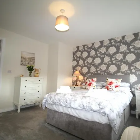 Ashington - 2 Bedroom House - Beautifully Decorated & Furnished - Large Garden Exterior photo