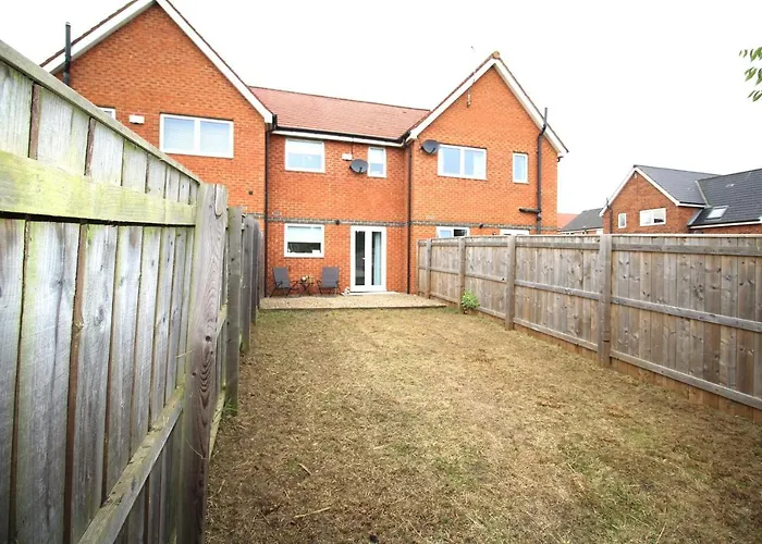 Ashington - 2 Bedroom House - Beautifully Decorated & Furnished - Large Garden