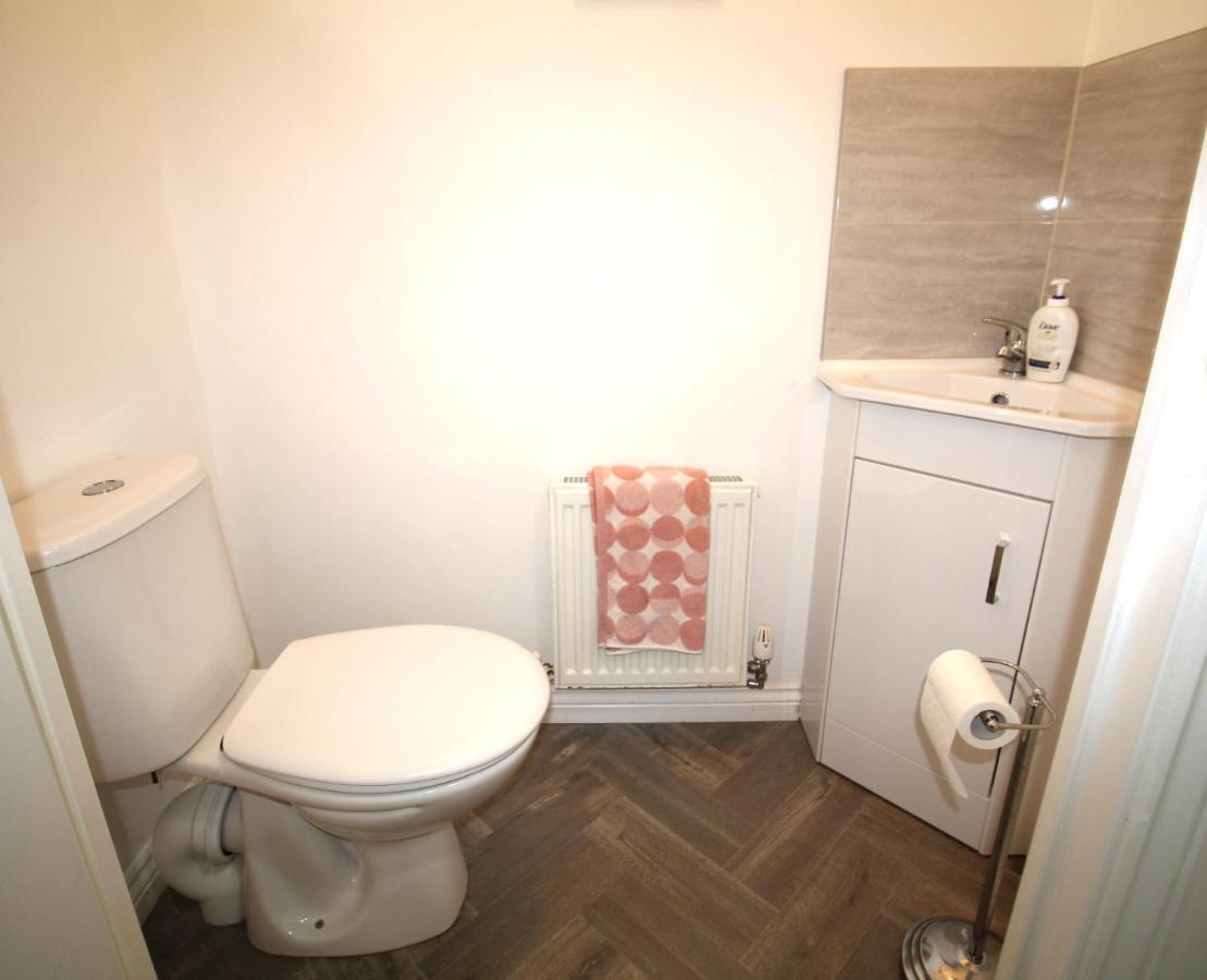 Ashington - 2 Bedroom House - Beautifully Decorated & Furnished - Large Garden